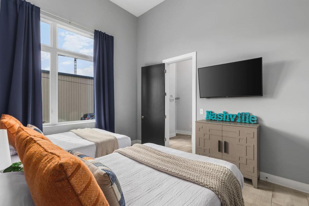 Holiday home 11 Beds 4 Bedrooms 4 Baths With A Rooftop Deck And Garage *
