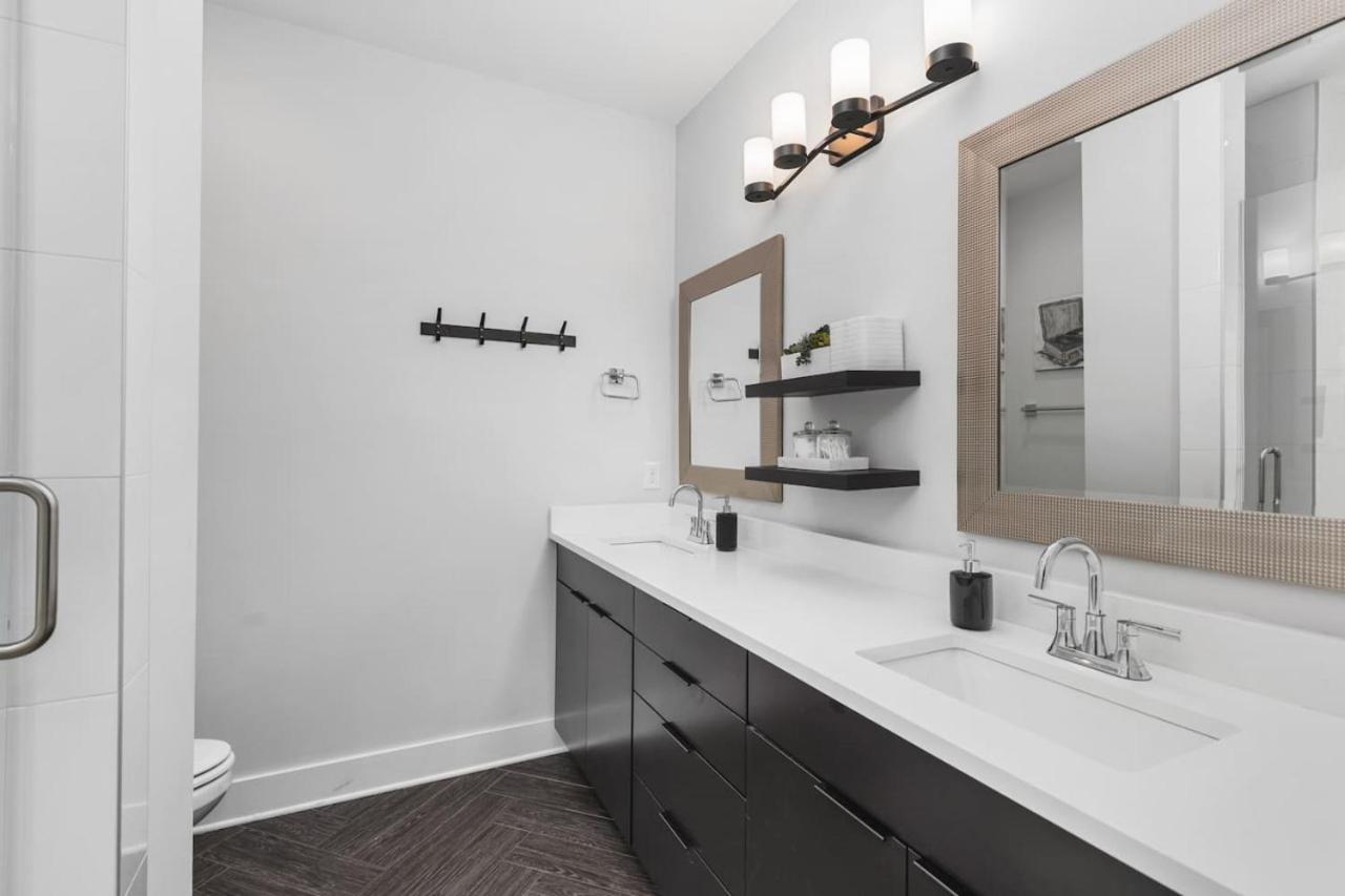 11 Beds 4 Bedrooms 4 Baths With A Rooftop Deck And Garage Nashville