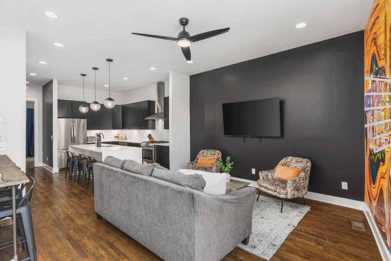 11 Beds 4 Bedrooms 4 Baths With A Rooftop Deck And Garage Holiday home