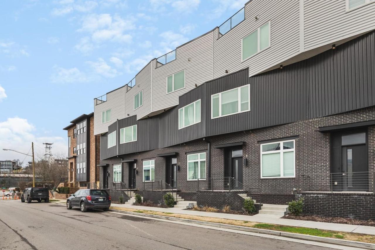 11 Beds 4 Bedrooms 4 Baths With A Rooftop Deck And Garage Holiday home Nashville