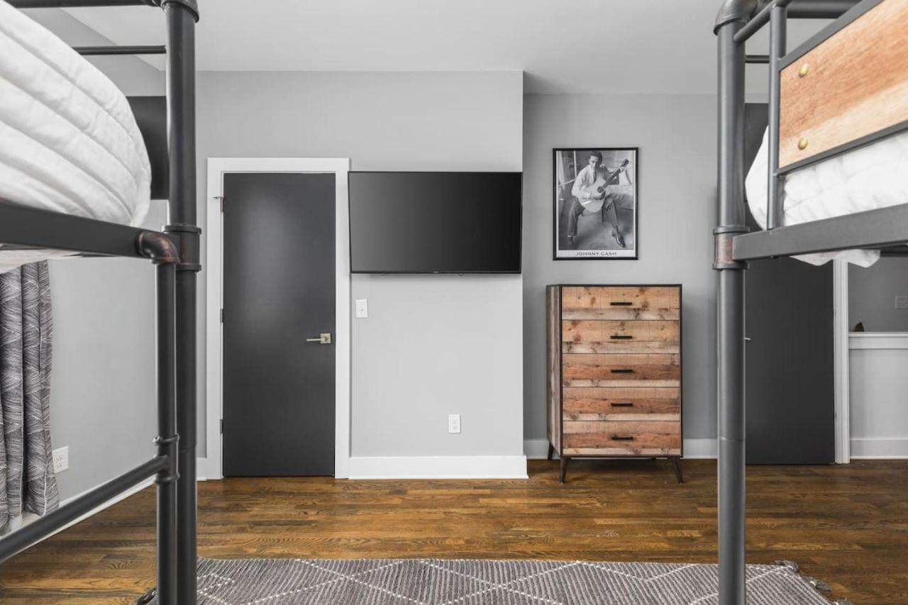 11 Beds 4 Bedrooms 4 Baths With A Rooftop Deck And Garage * Nashville