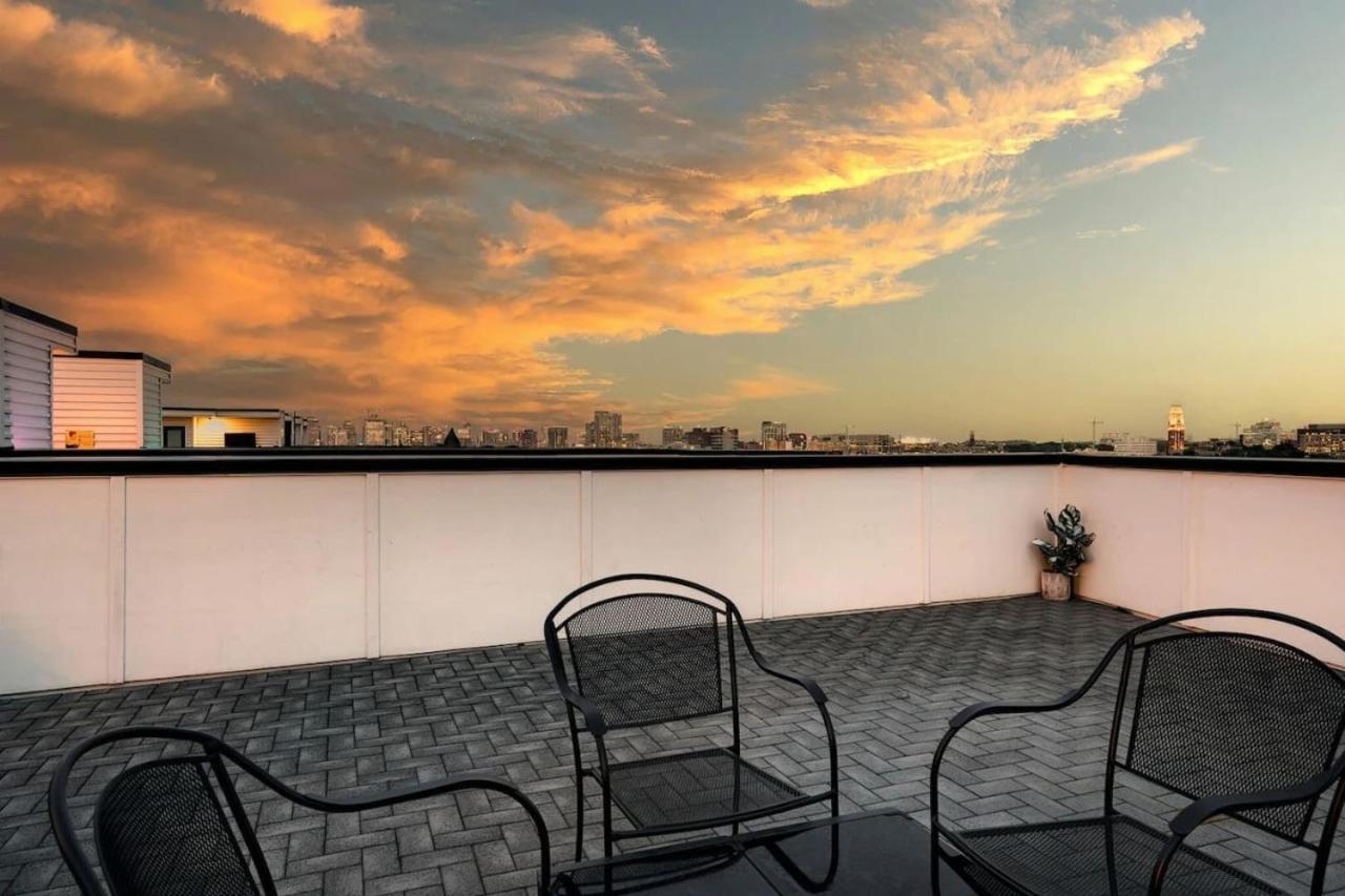 Holiday home 11 Beds 4 Bedrooms 4 Baths With A Rooftop Deck And Garage