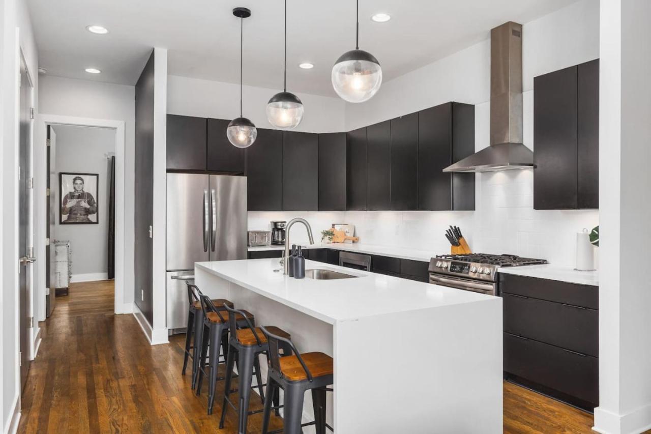 11 Beds 4 Bedrooms 4 Baths With A Rooftop Deck And Garage Nashville