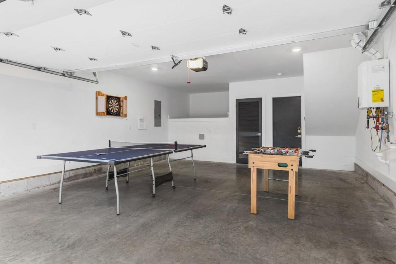 11 Beds 4 Bedrooms 4 Baths With A Rooftop Deck And Garage Holiday home *