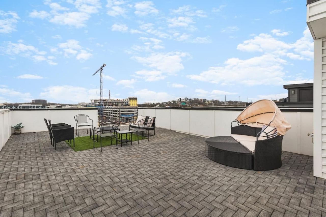 Holiday home 11 Beds 4 Bedrooms 4 Baths With A Rooftop Deck And Garage