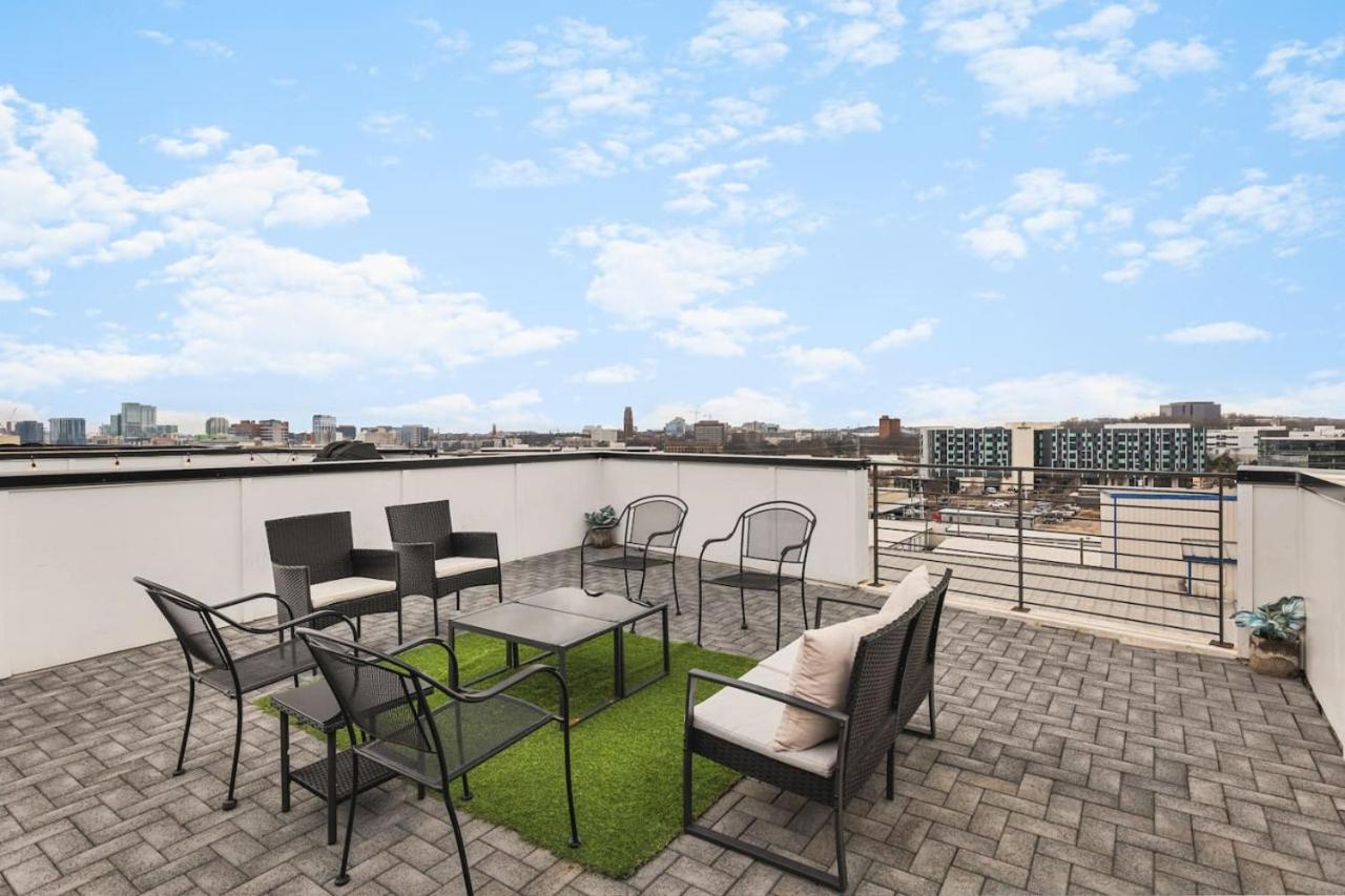 11 Beds 4 Bedrooms 4 Baths With A Rooftop Deck And Garage