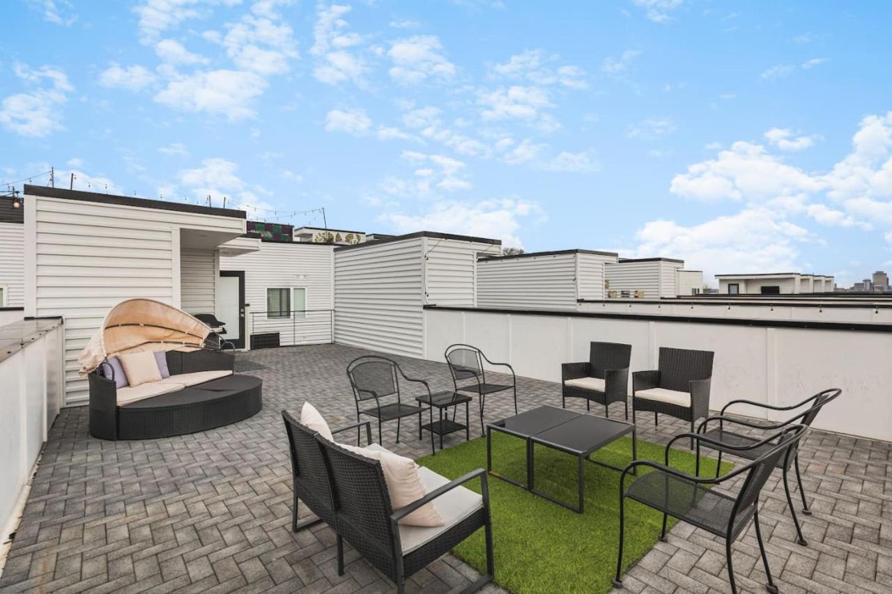 11 Beds 4 Bedrooms 4 Baths With A Rooftop Deck And Garage Holiday home *