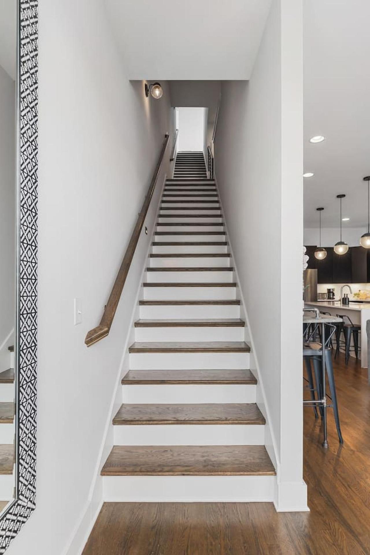 11 Beds 4 Bedrooms 4 Baths With A Rooftop Deck And Garage Holiday home
